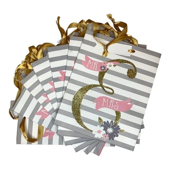 MR And Mrs Gift Bags Set of 7 - Picture 1 of 3